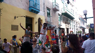Warm Winds in Havana - Street Dancers